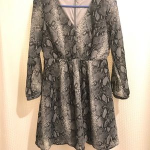 ✨2/$10 | Snake skin pattern dress